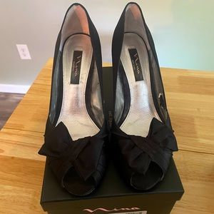 Nina 9.5 peep toe pumps